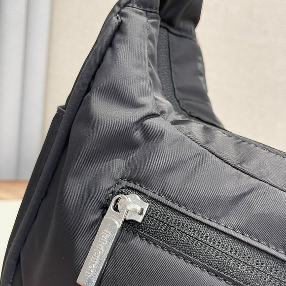 Lululemon Mini Shoulder Bag 4L - Picture 2 of 9